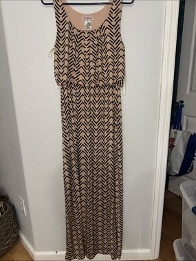Three Hearts Beige Maxi Dress with Black Chevron Print